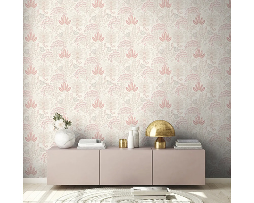 Tapet med blommönster i interiör