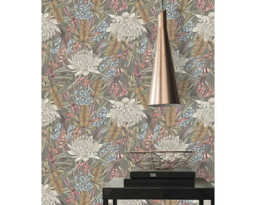 Blommönstrad tapet med växtmotiv som väggdekoration