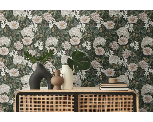 Tapet med blommönster och möbler