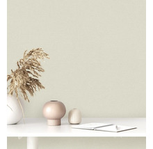 Närbild av en strukturtapet i en interiör, kombinerat med dekorativa element.