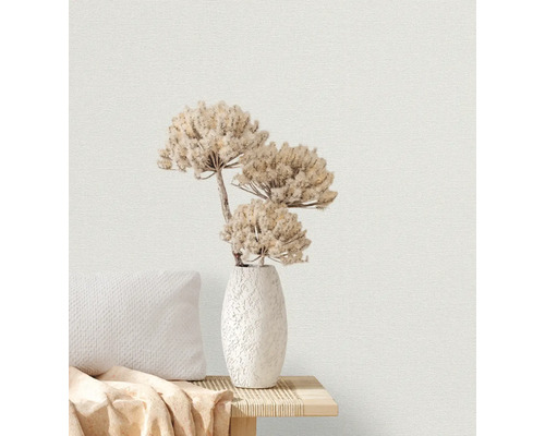 Dekorativt stilleben med vas och torkade blommor på ett bord