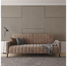 Vardagsrum med väggpaneler, soffa, kuddar, filt, matta och golvlampa.