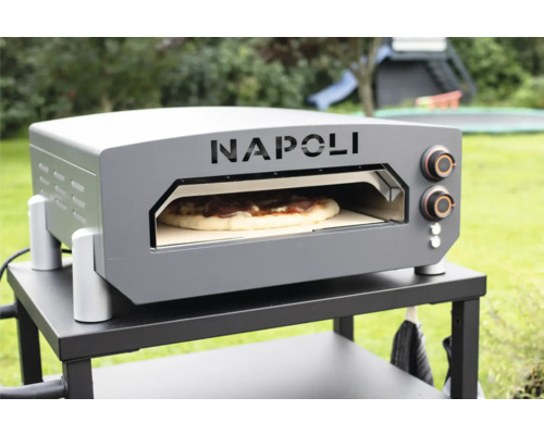 Napoli pizzaugn på en vagn med pizza inuti