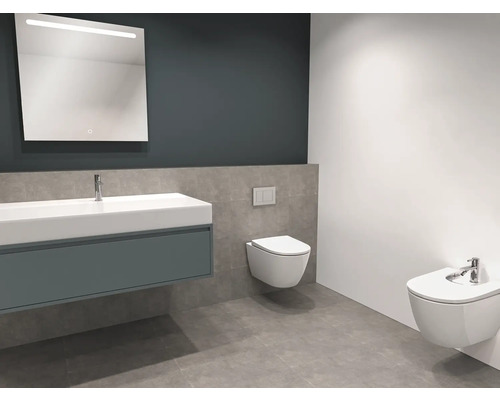 Modernt badrum med tvättställ, belyst spegel, vägghängd toalett och bidé.