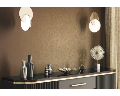 Modernt vardagsrum med skänk, dekoration och belysning