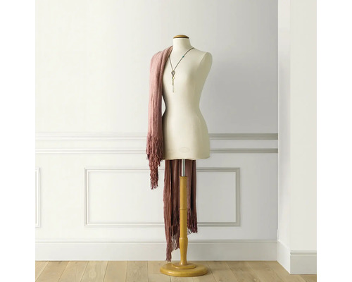 Skräddarbyst med halsduk och halsband