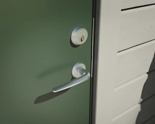 Dörr med lås och dörrhandtag