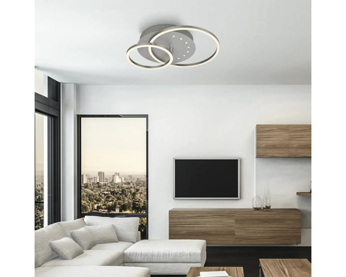 Taklampa med cirkulär design i vardagsrummet