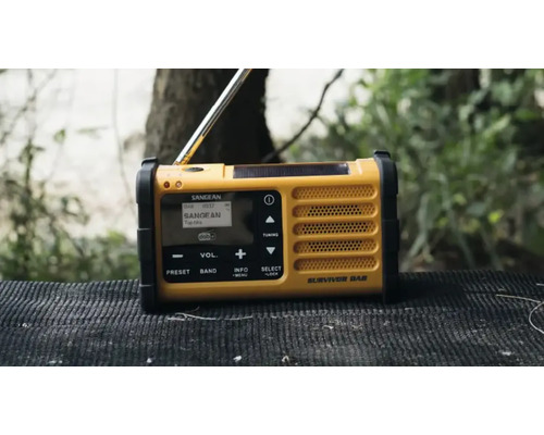 Gul Sangean Survivor DAB-radio med teleskopantenn