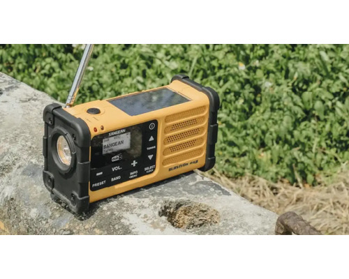 Sangean Survivor 42 DAB byggnadsradio med solpanel och ficklampa