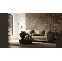 Vardagsrum med soffa, soffbord, träpanelvägg och pendellampor