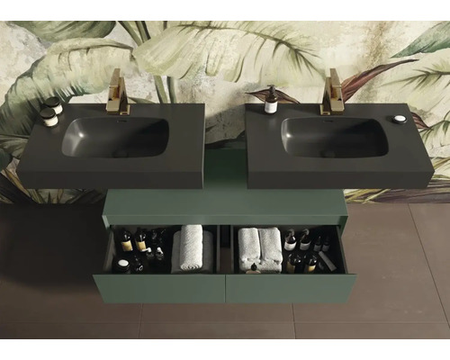 Dubbeltvättställ med två grå handfat, armaturer och öppet underskåp i badrummet