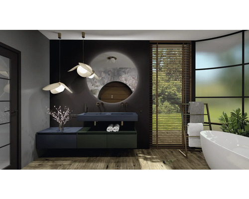 Modernt badrum med tvättställ, spegel, belysning, badkar och handdukshållare framför ett fönster.