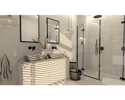 Modernt badrum med tvättställ, speglar och duschkabin