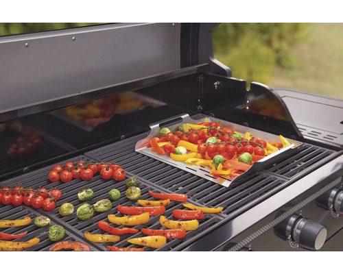 Grönsaker tillagade på en grill.