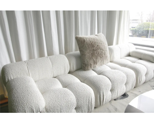 Stoppad modulsoffa med kudde