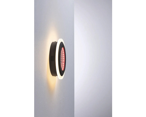 Rund vägglampa med ljuseffekt på en vägg