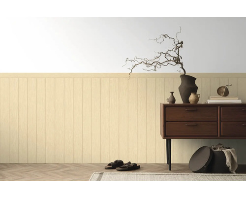 Väggpaneler i vardagsrum med byrå, dekoration och tillbehör