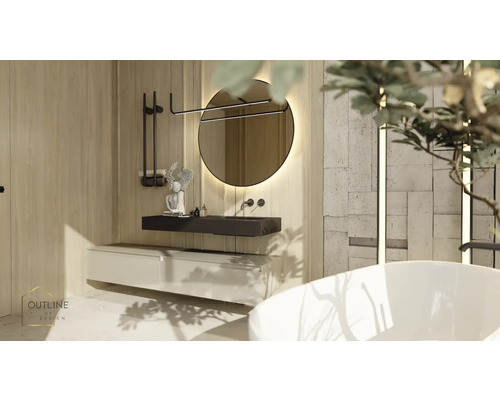 Badrum med tvättställ, spegel, badkar och handdukshållare