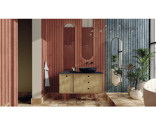 Badrum med tvättställsskåp, speglar, växter och dekorativ väggbeklädnad för en modern rumsdesign.