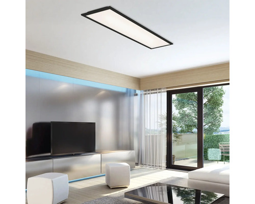 Modernt vardagsrum med rektangulär taklampa för ljus och stilfull belysning.