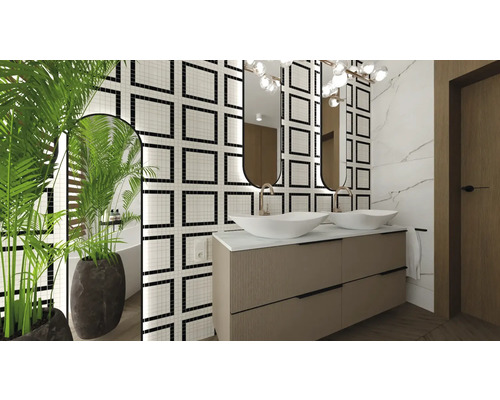 Ljust badrum med tvättställsskåp, speglar och mosaikplattor