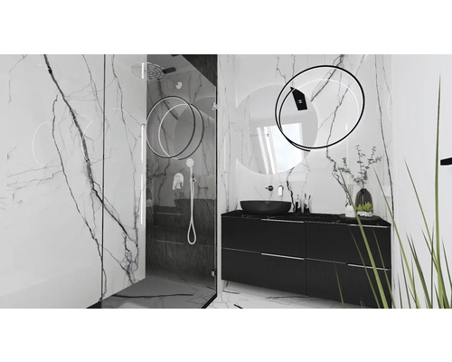 Modernt badrum med dusch, handfat och spegel