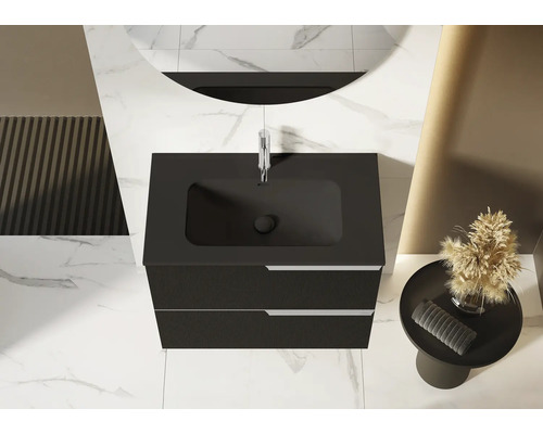 Modernt badrum med tvättställsskåp och spegel