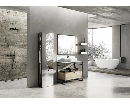 Badrum med tvättställ, spegel, badkar och dusch i modern design