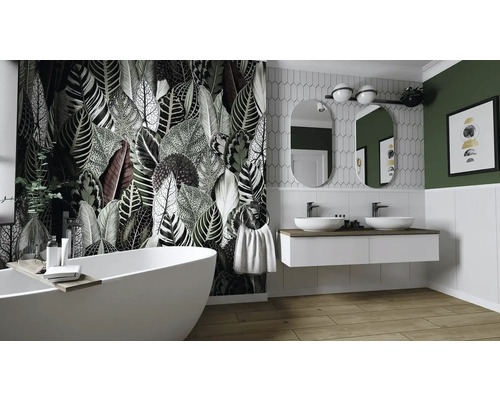 Badrum med fristående badkar, tvättställ med två handfat, två speglar, väggbeklädnad med växtmotiv och trägolv