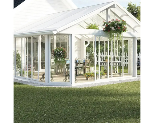 Ljust lusthus med glasväggar och trädgårdsmöbler