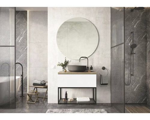 Modernt badrum med tvättställ, rund spegel, dusch och badkar