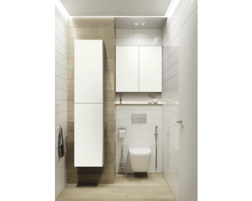 Modernt badrum med toalett, tvättställ och förvaringsutrymme