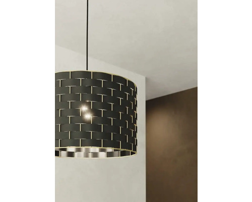 Pendellampa med flätad lampskärm