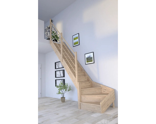 Trätrappa med räcke i ett ljust rum