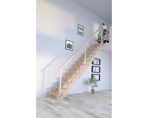 Trätrappa med räcke i ljust rum