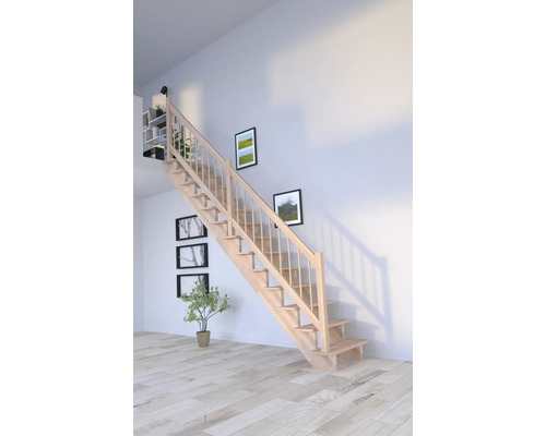 Trätrappa med räcke i ljust rum