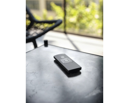 Fjärrkontroll på ett bord