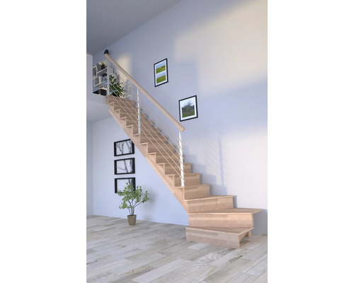 Trätrappa med rostfritt räcke i ett ljust rum med bilder på väggen