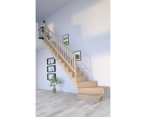 Trätrappa med räcke i ett ljust rum.