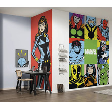Rumsdesign med Marvel tapeter och ett skrivbord