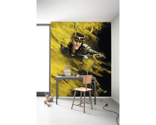 Väggmålning med Loki-motiv i ett arbetsrum med skrivbord och stol