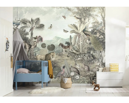 Barnrum med djurtapet, barnsäng, himmelssäng och byrå