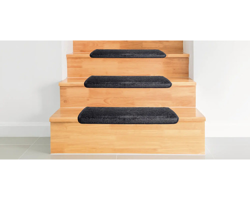 Trätrappa med trappmattor