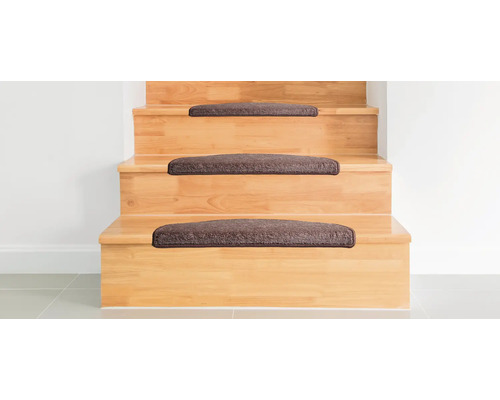 Trätrappa med trappstegsmattor