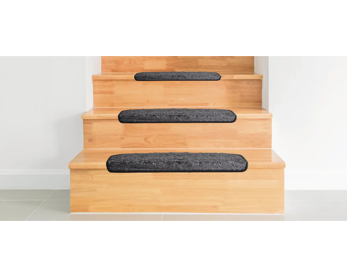 Trätrappa med trappstegsmattor
