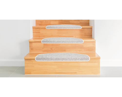 Trätrappa med trappstegsmattor