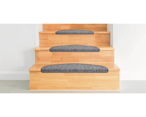 Trätrappa med trappstegsmattor