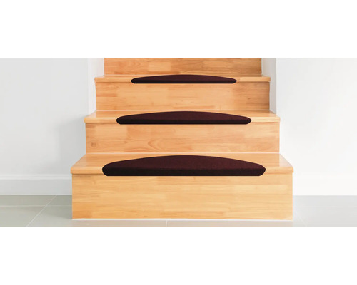 Trätrappa med trappstegsmattor