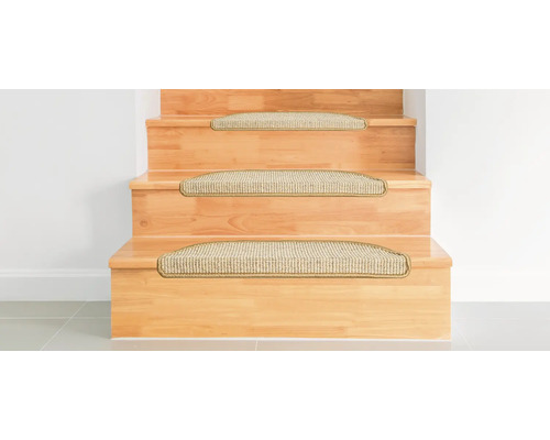 Trätrappa med trappstegsmattor